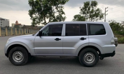 Pajero 2010 đang chạy số 2 vào số 1 không được thì có sao không?